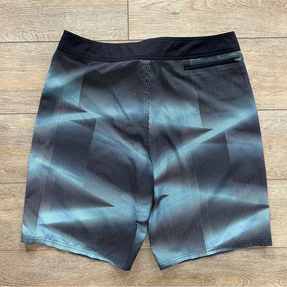 NIKE Mens Swimming Suit Shorts Size 34 Tie Front Black Blue Striped Geometric - Picture 5 of 7